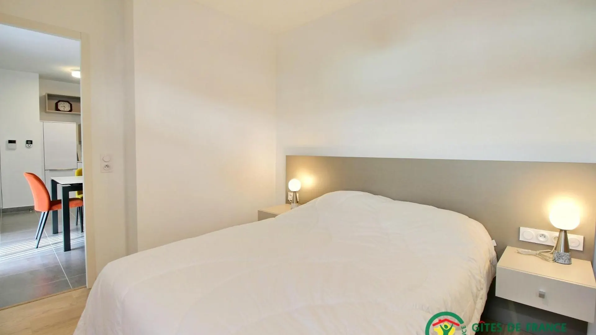 Apartamento Ref 256 - Larmor-Plage T2 En Rdc Plein Bourg Avec Terrasse Sur Rue Principale Et Parking 0*,
